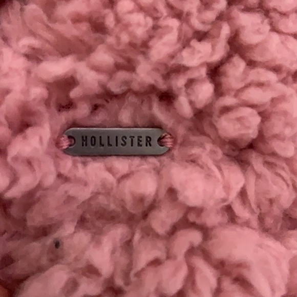 pink fluffy hollister crop top with hoodie - Picture 2 of 3